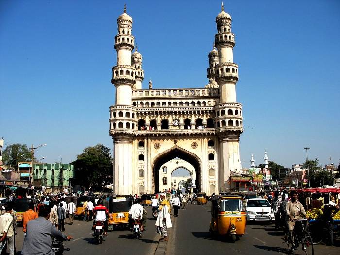 Brahmi buys Charminar from Tanikella Bharani