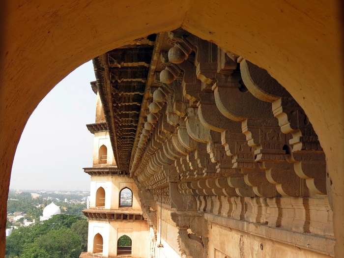 gol gumbaz bijapur history architecture facts visit timing