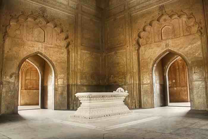 Гробница Сафдарджанга достопримечательность Индии